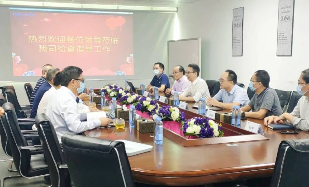 周主任详细听取肖总的介绍