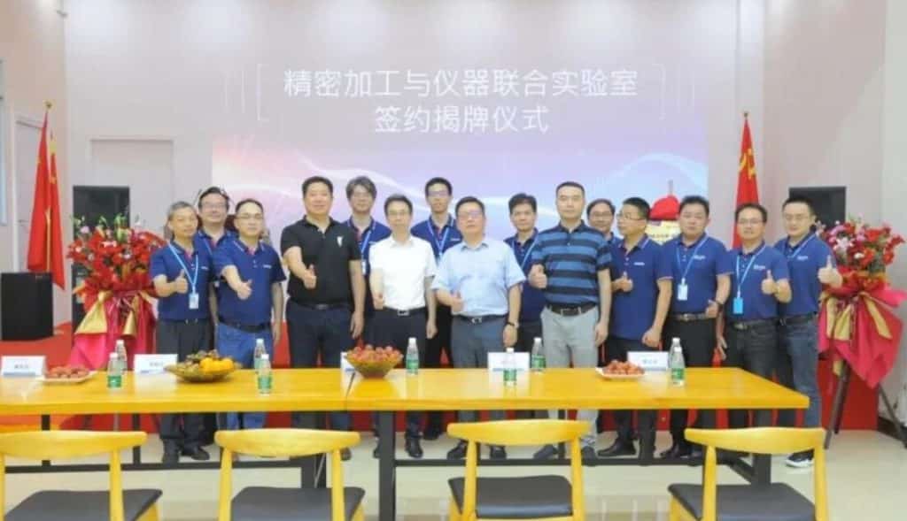 全体与会人员合影
